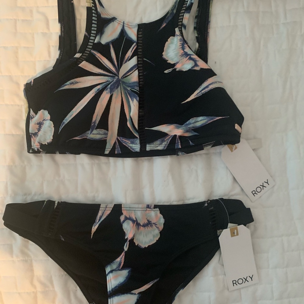 Brand New with Tags Roxy bikini - Picture 6 of 6